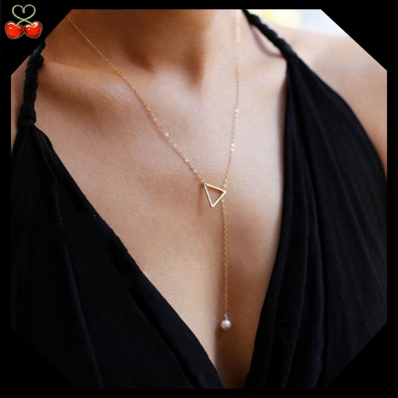 Mary's Cherries Boutique Jewelry - 2/$25🍒 GEOmetric Pearl Dainty Necklace